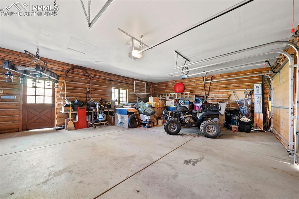 Image 38 of 49: Garage