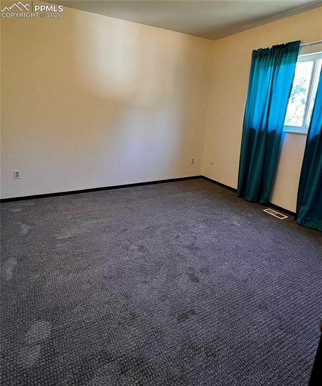 Image 14 of 22: Bedroom