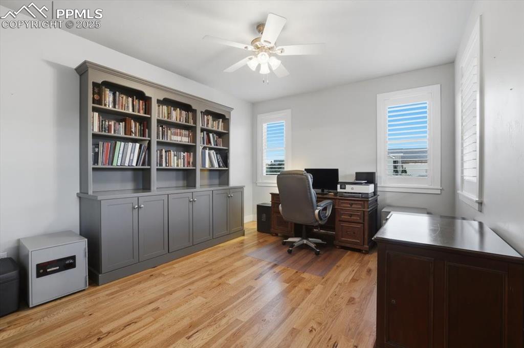 Image 27 of 49: This front office could also be used as a bedroom.