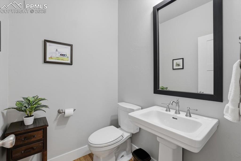 Image 29 of 49: This powder bath serves guests on the main floor.