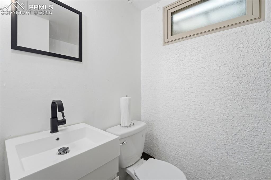 Image 18 of 37: Bathroom