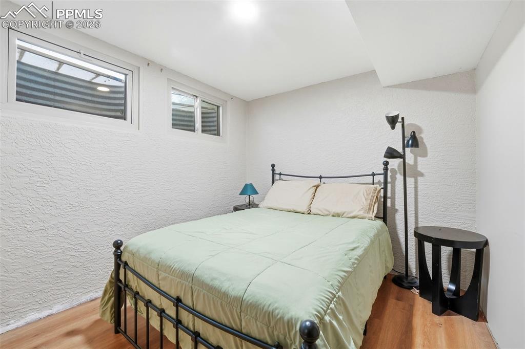 Image 25 of 37: Bedroom