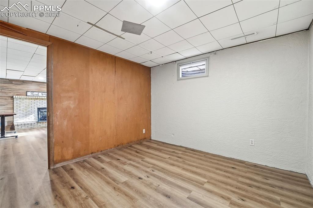 Image 27 of 37: Bedroom