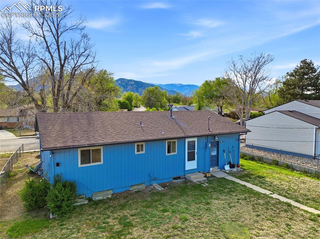 Image 31 of 37: Back of Structure