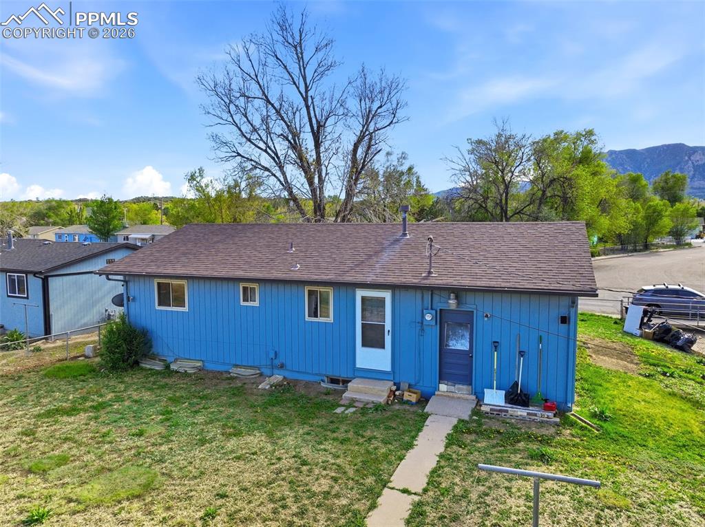 Image 33 of 37: Back of Structure