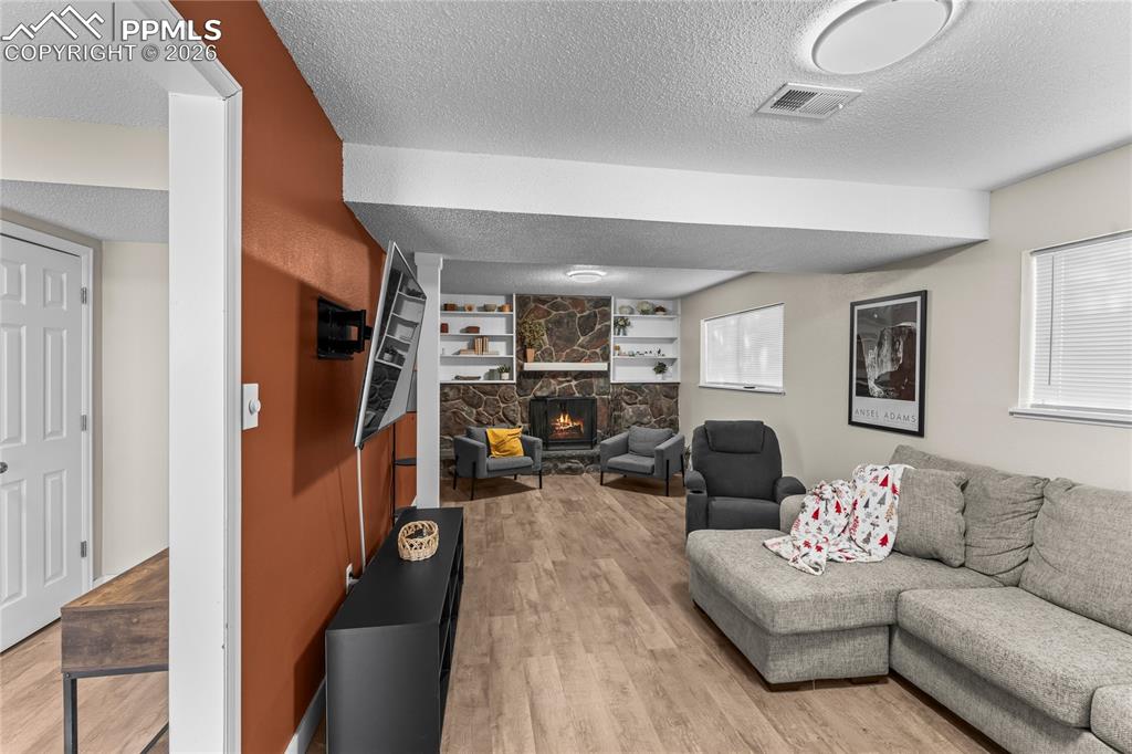 Image 4 of 29: Living Room