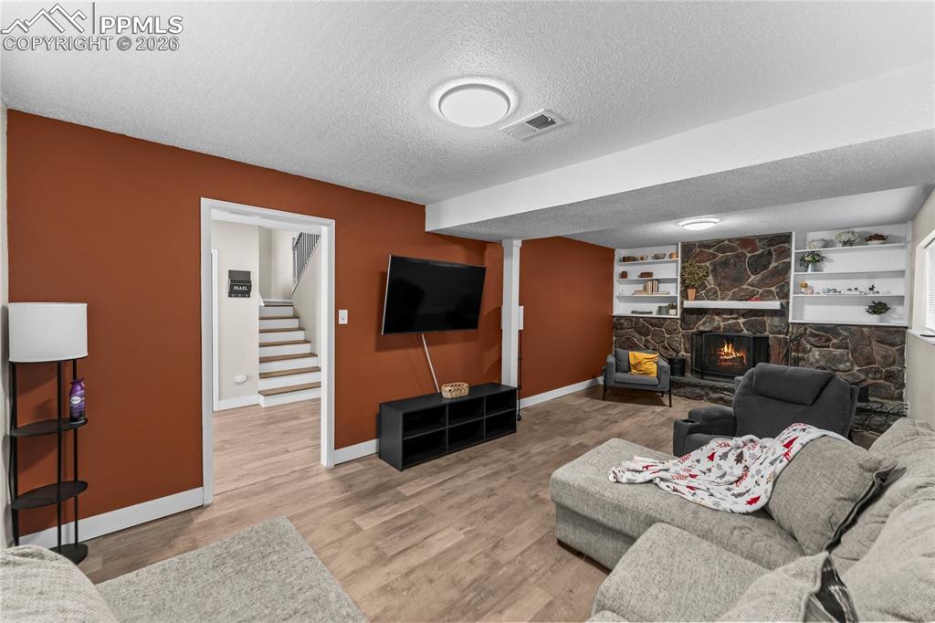 Image 5 of 29: Living Room