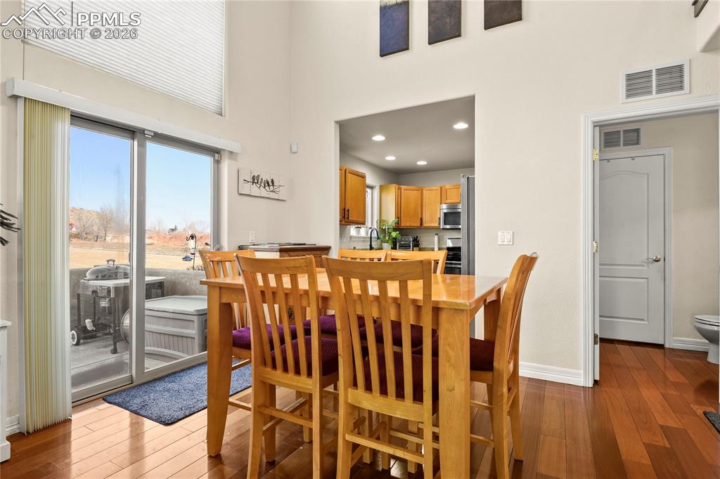 Image 22 of 41: Additional view of dining area.