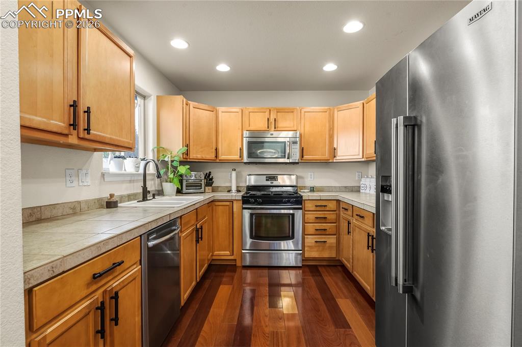 Image 25 of 41: Additional view of the kitchen.