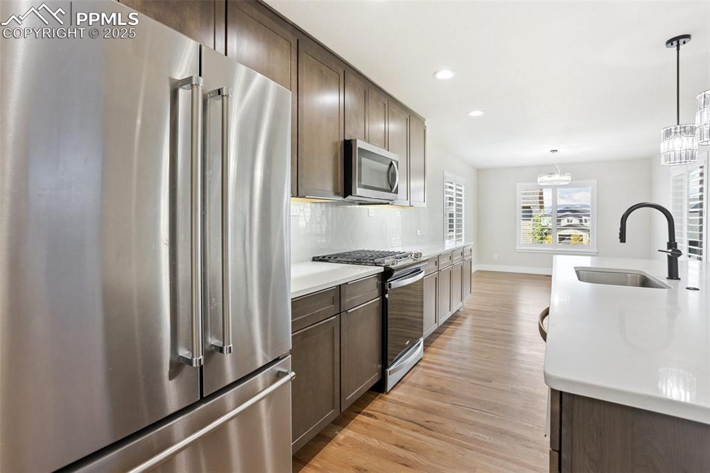 Image 16 of 39: Kitchen