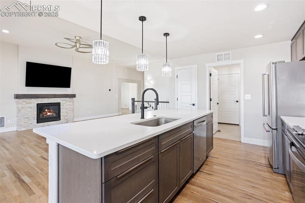 Image 18 of 39: Kitchen
