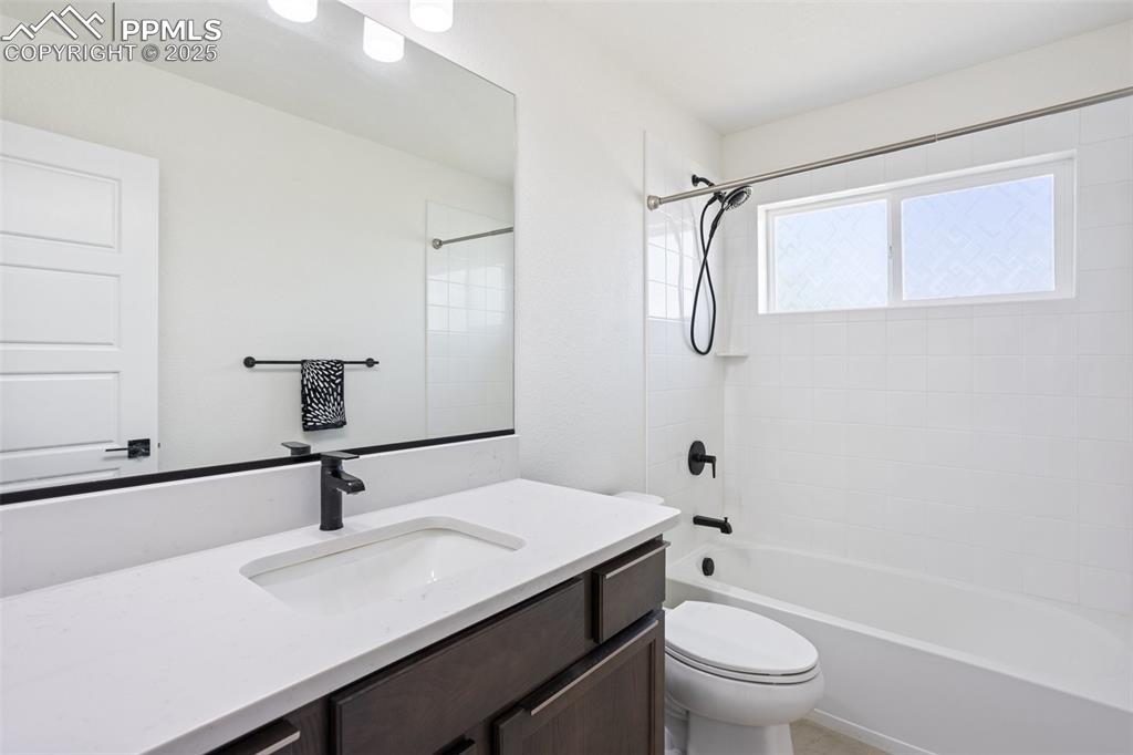 Image 35 of 39: Bathroom