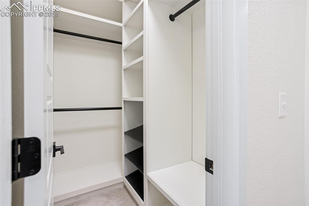Image 36 of 39: Closet