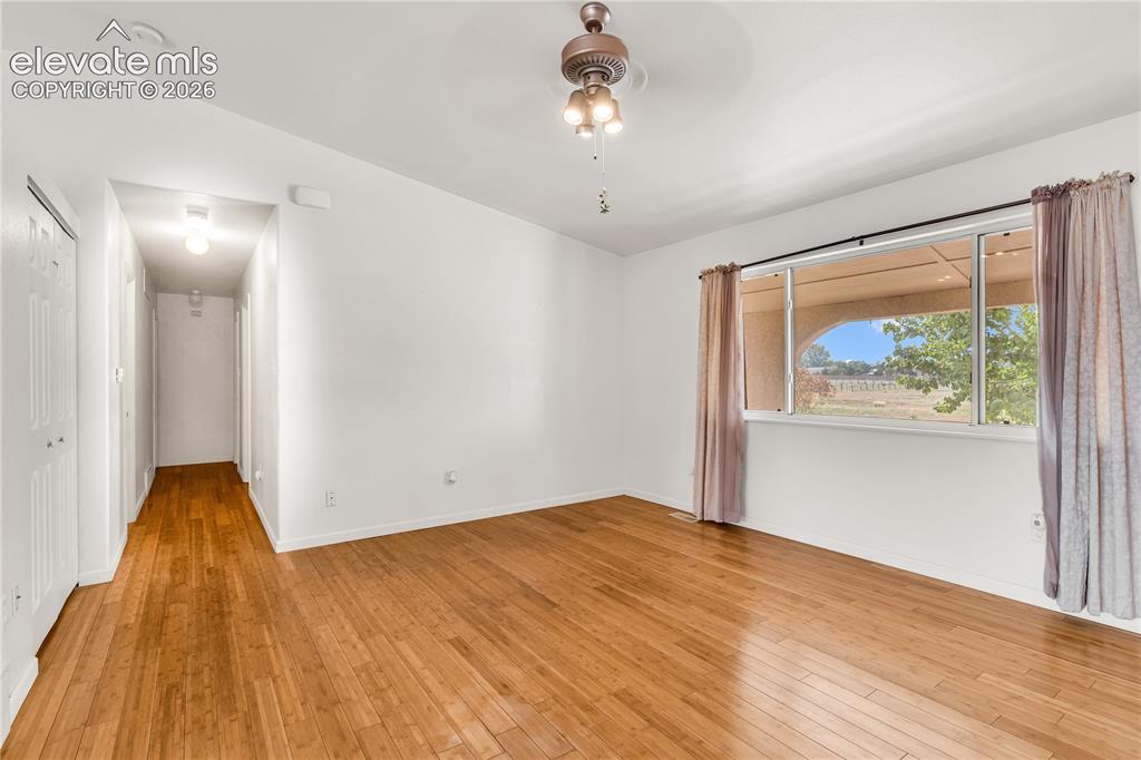 Image 5 of 32: Living Room