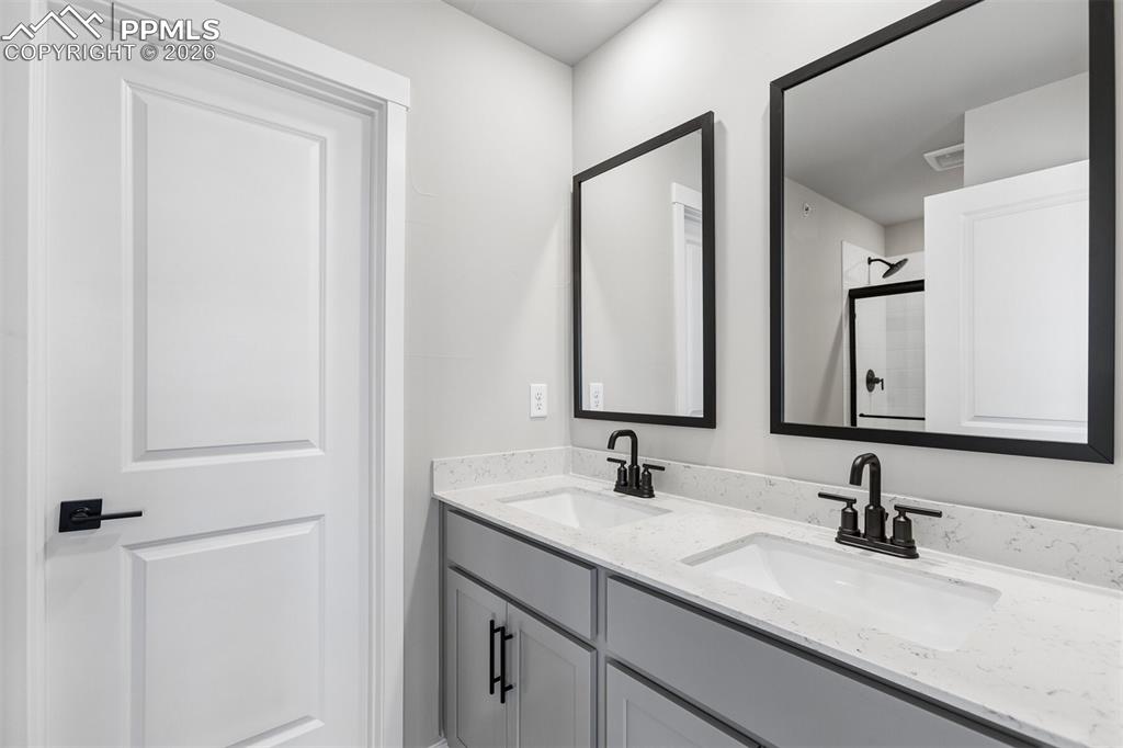 Image 11 of 22: Bathroom
