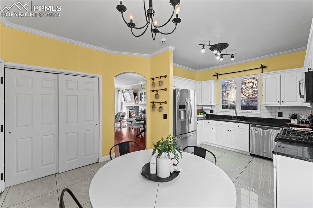 Image 12 of 41: Kitchen