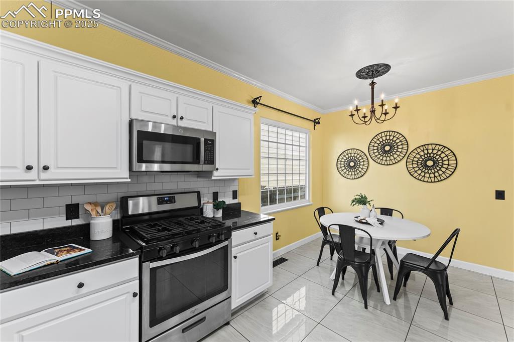 Image 13 of 41: Kitchen