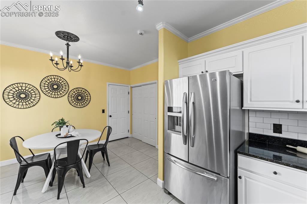 Image 14 of 41: Kitchen