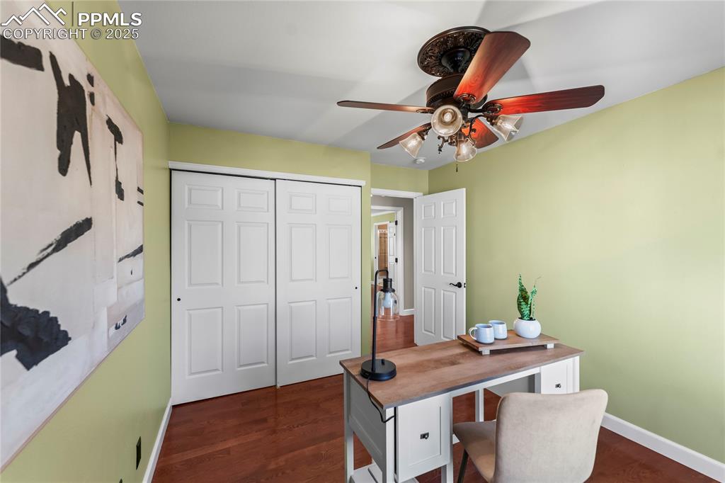 Image 22 of 41: Office