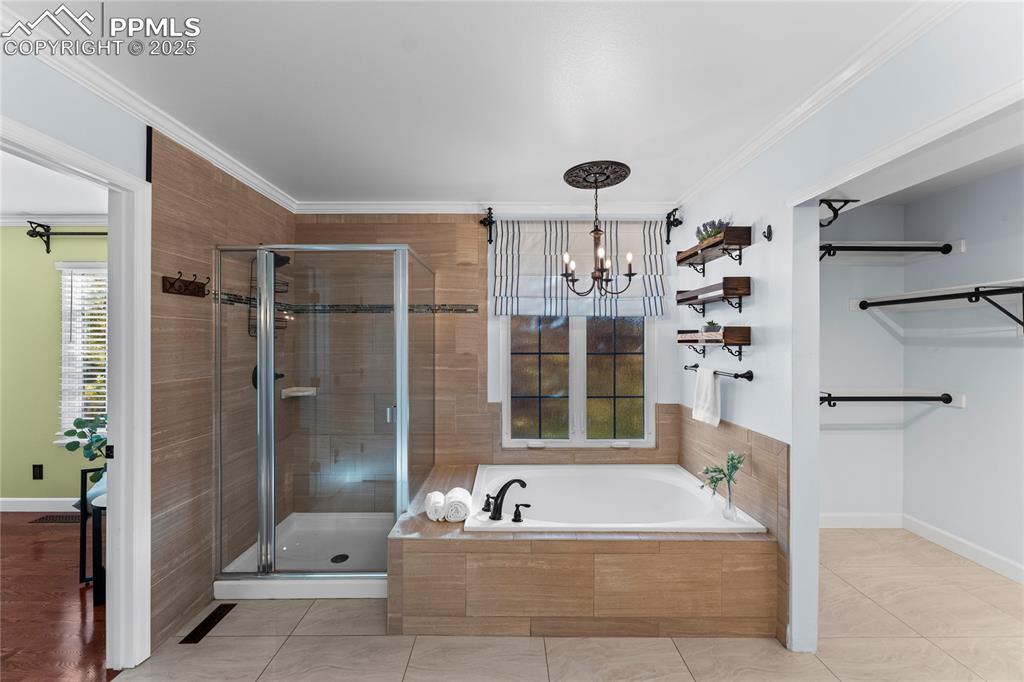 Image 27 of 41: Bathroom