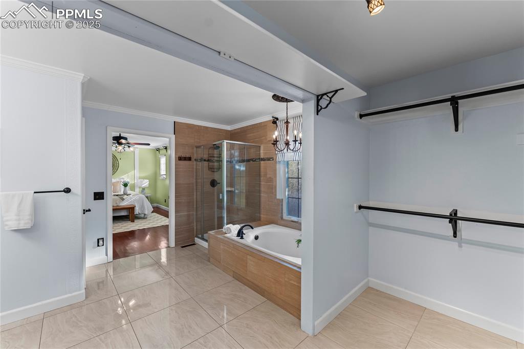 Image 29 of 41: Bathroom