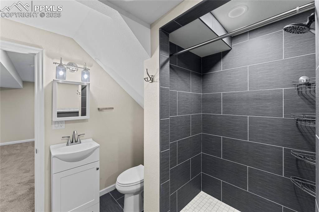 Image 33 of 41: Bathroom