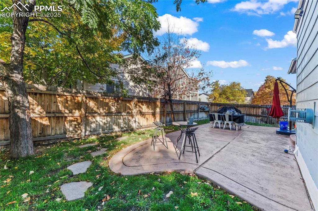 Image 36 of 41: Patio