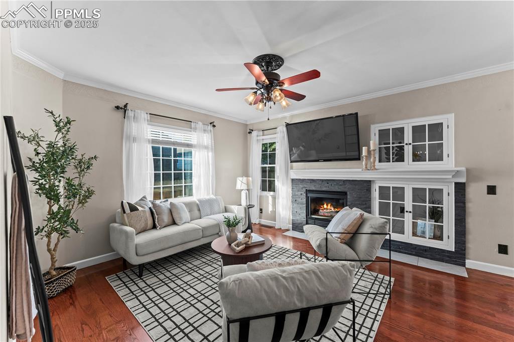 Image 7 of 41: Living Room