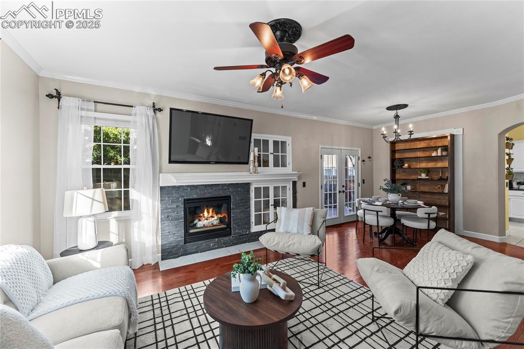 Image 8 of 41: Living Room