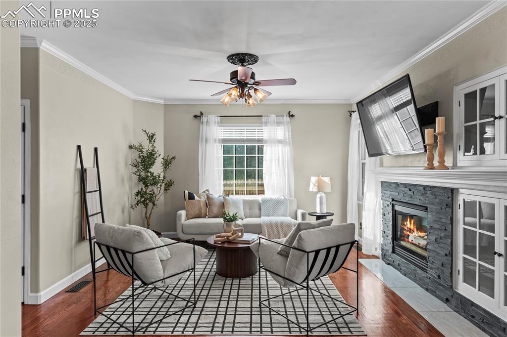 Image 9 of 41: Living Room