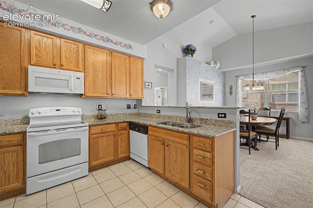 Image 10 of 24: Kitchen