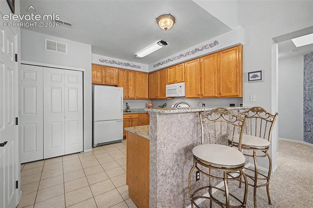 Image 11 of 24: Kitchen
