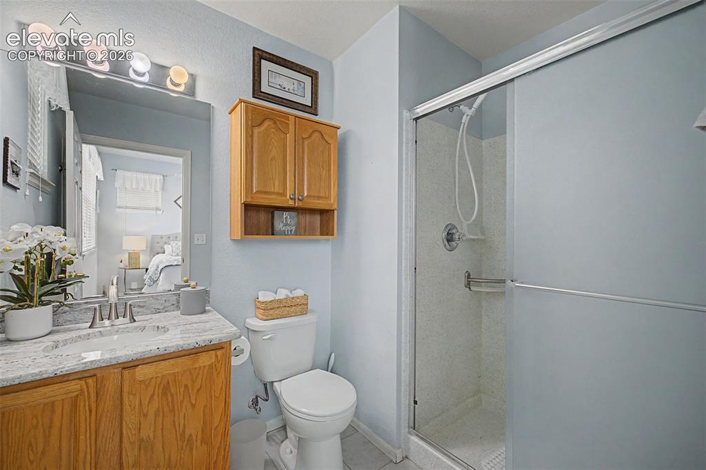 Image 16 of 24: Bathroom