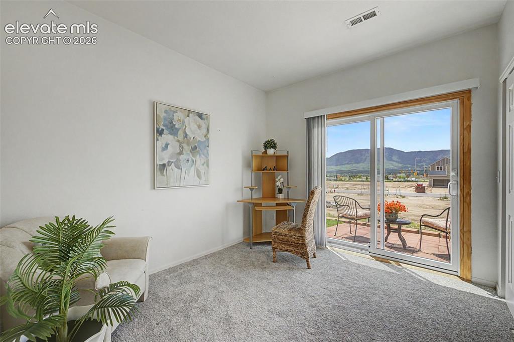 Image 17 of 24: Sitting Room