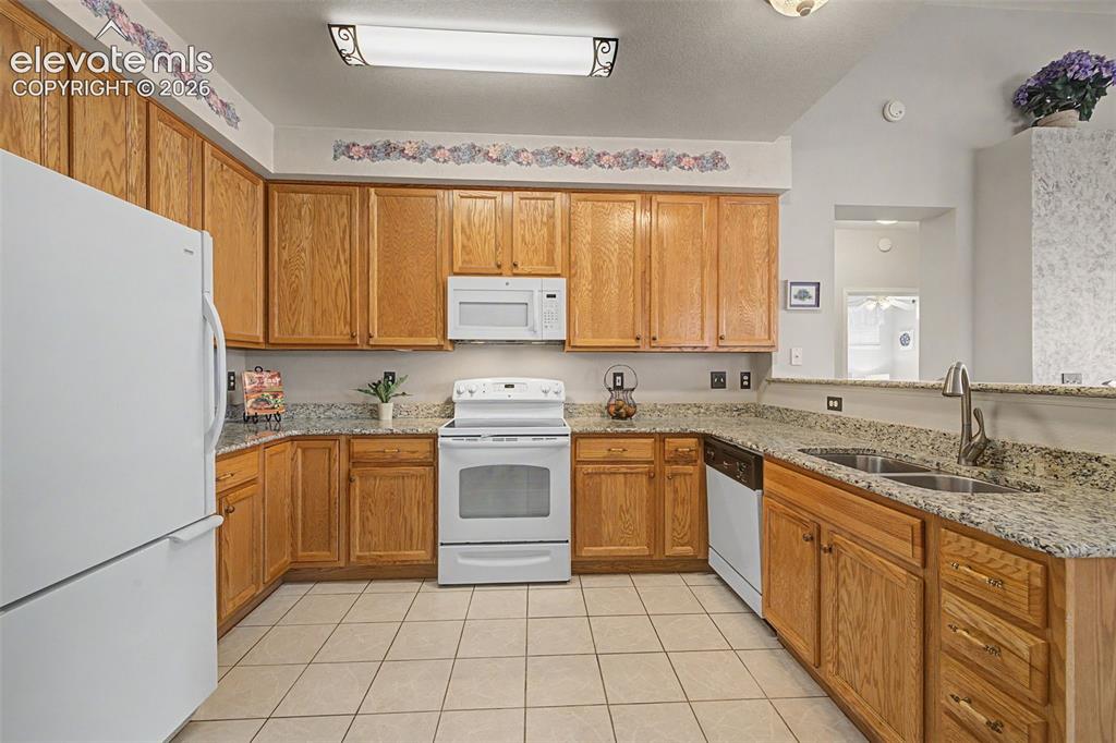 Image 9 of 24: Kitchen