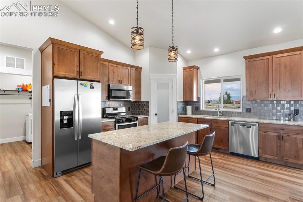 Image 11 of 32: Kitchen