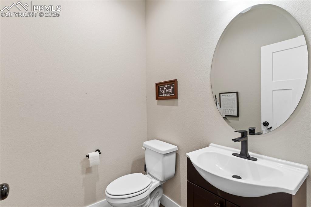 Image 17 of 32: Bathroom