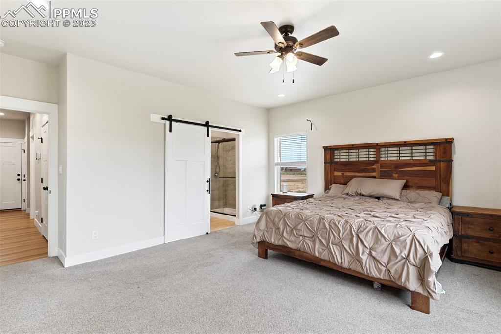 Image 19 of 32: Bedroom