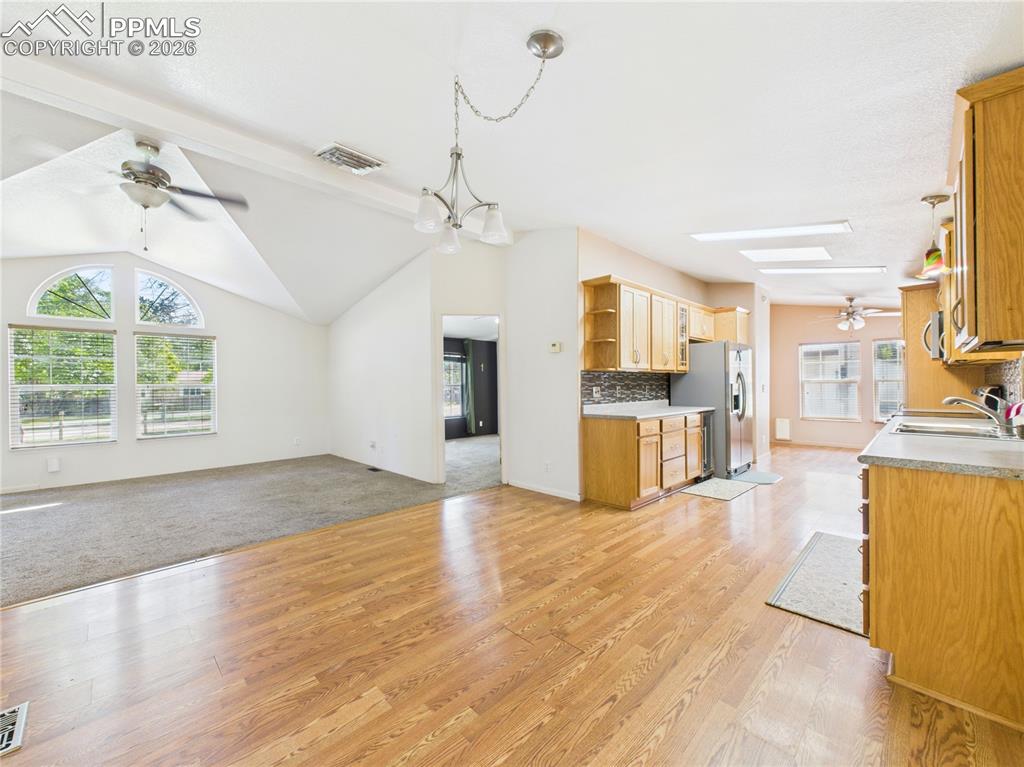 Image 11 of 50: Kitchen