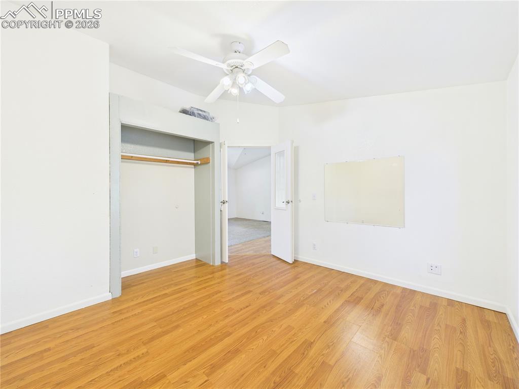 Image 16 of 50: Bedroom