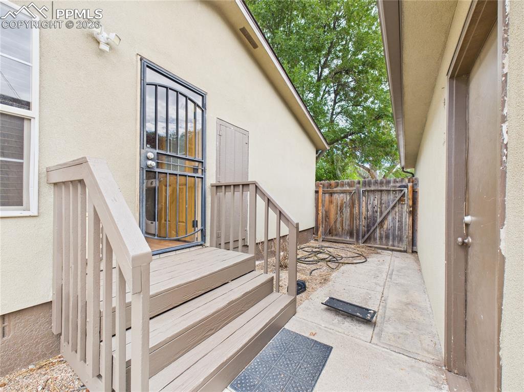 Image 46 of 50: Entry