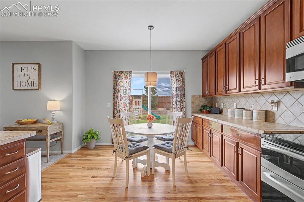 Image 10 of 49: Kitchen