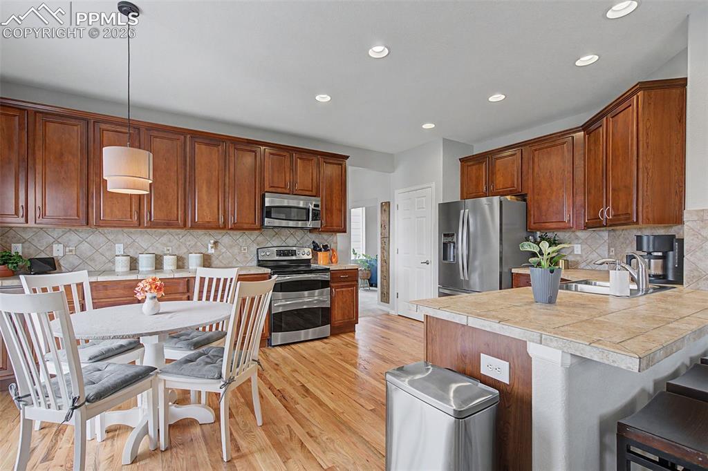 Image 9 of 49: Kitchen