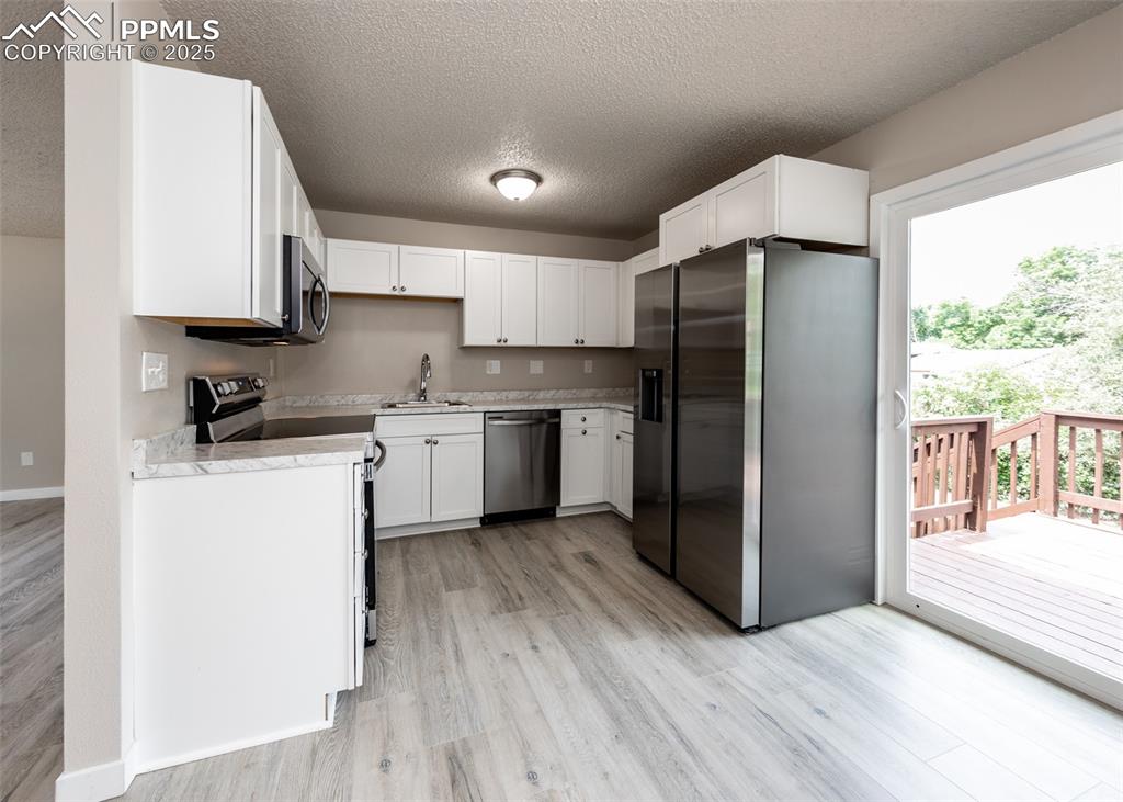 Image 11 of 43: Kitchen