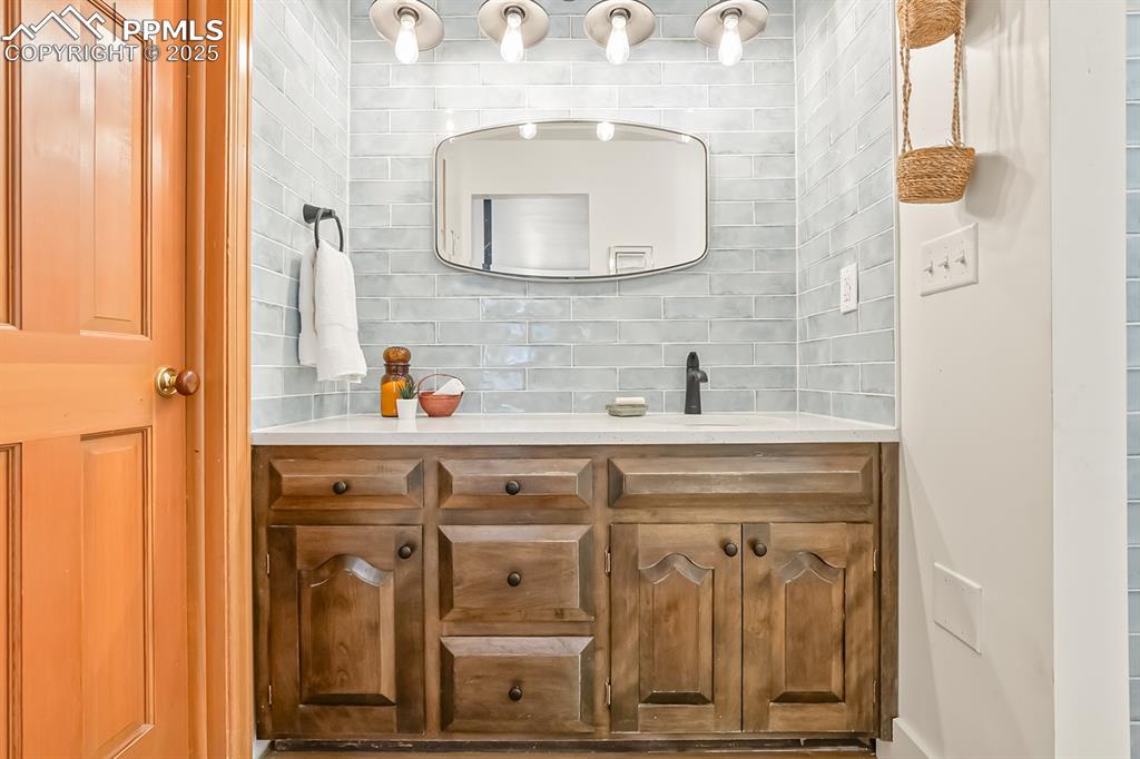 Image 36 of 45: Bathroom