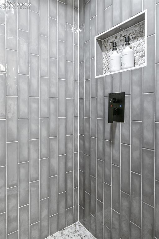 Image 40 of 45: Bathroom