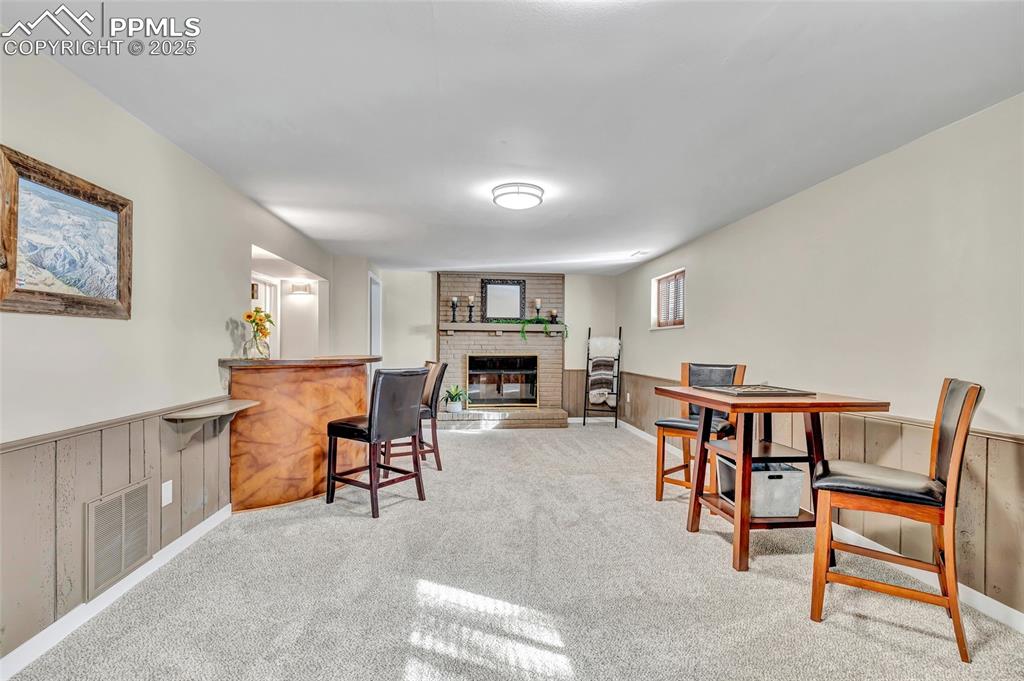 Image 14 of 22: Dining Area