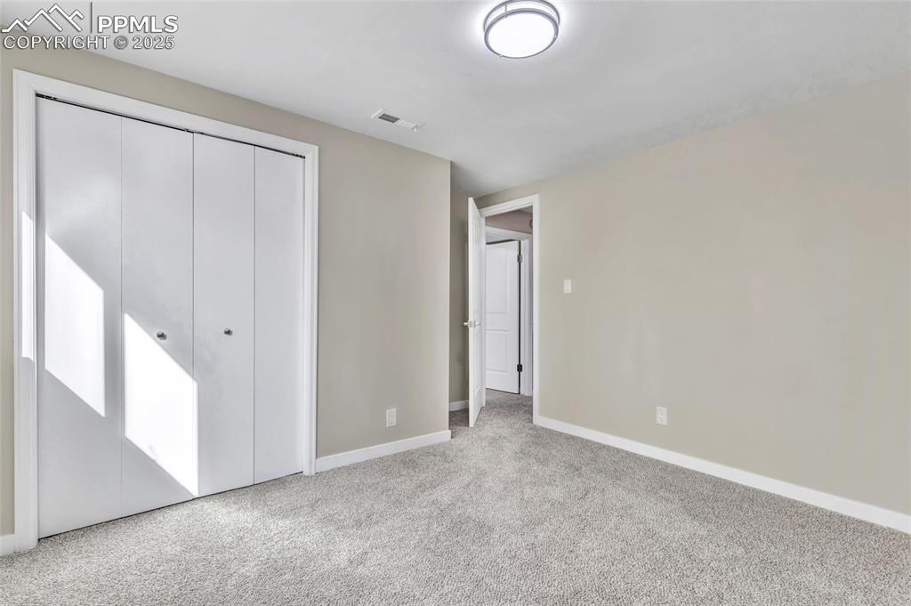 Image 18 of 22: Bedroom