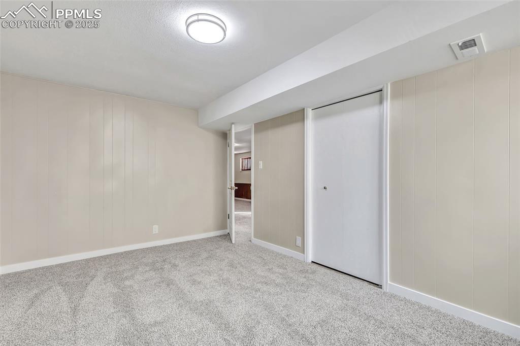 Image 20 of 22: Bedroom