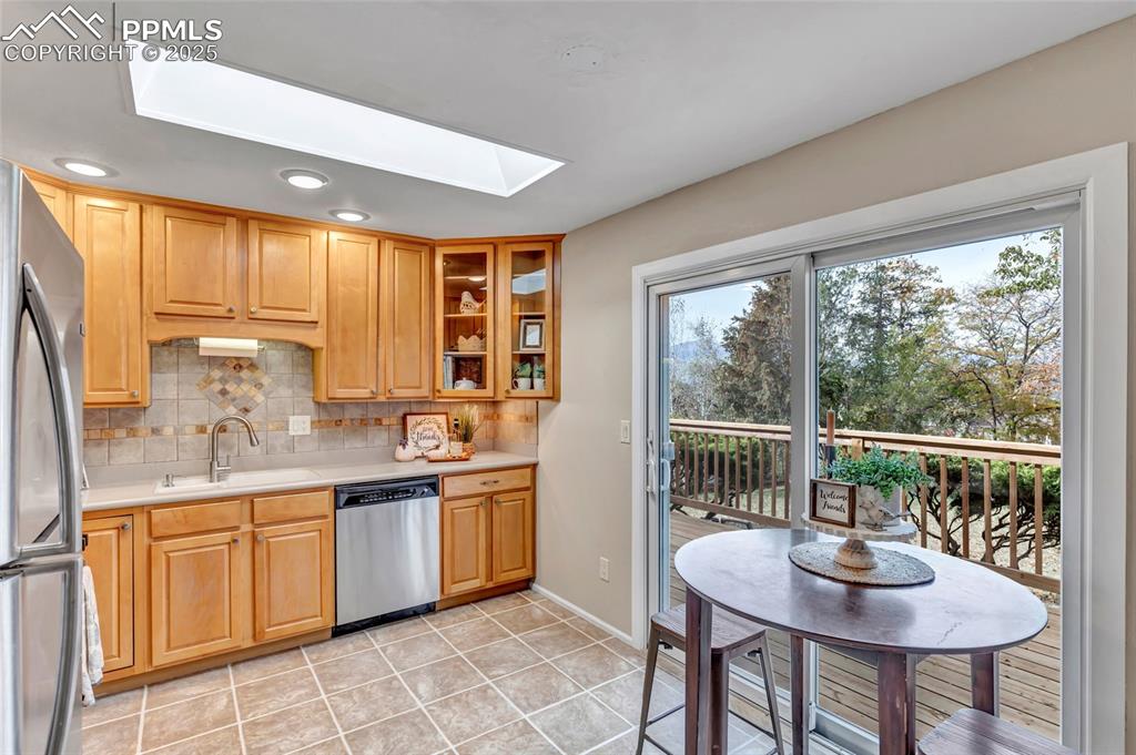 Image 5 of 22: Kitchen